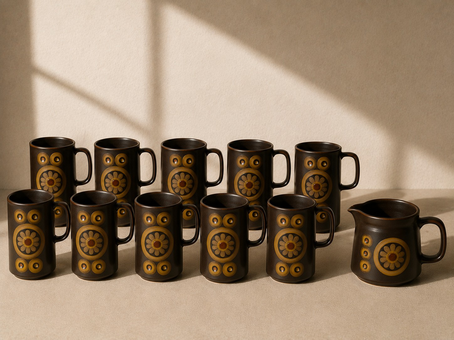 Denby Arabesque — les mugs et le pot à lait