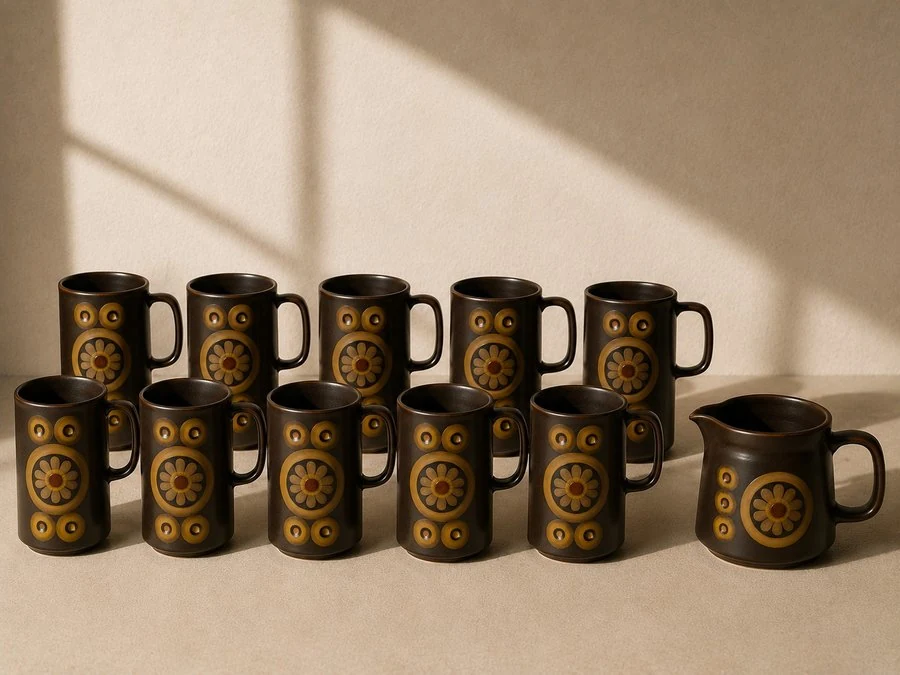 Denby Arabesque — les mugs et le pot à lait