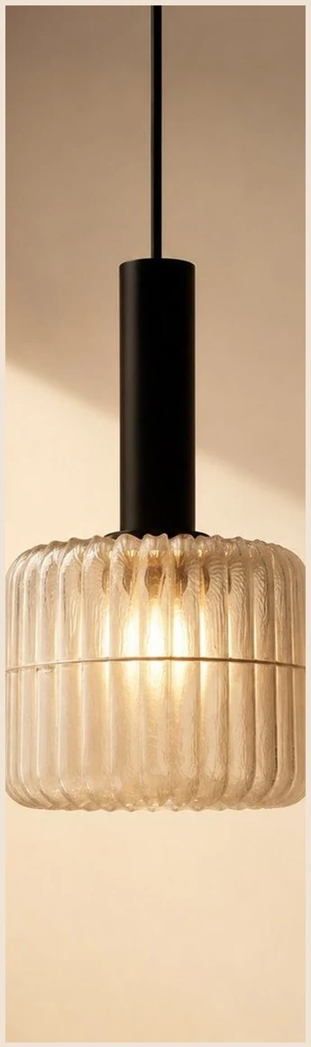Suspension vintage portant un marquage Harvey Guzzini
