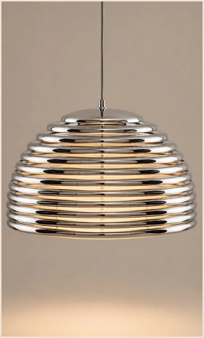 Suspension Saturno chromée, exemple de design Space Age des années 1970