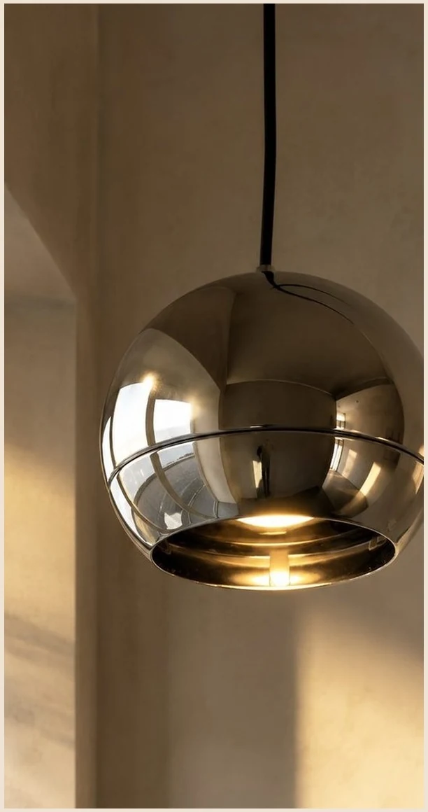 Suspension sphérique chromée — années 1970