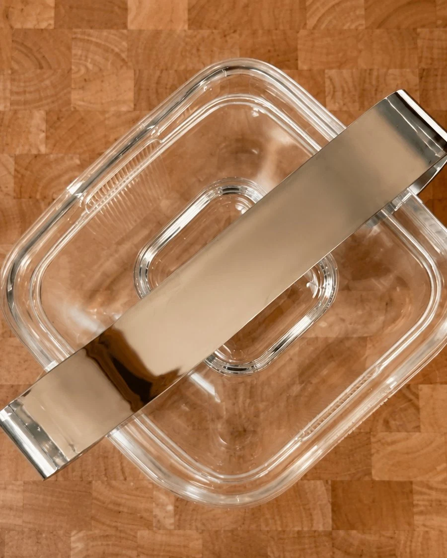 Bac à glaçons Guzzini carré — Vue détail chrome — accessoire bar Guzzini vintage
